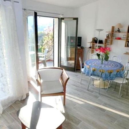Studio A Theoule Sur Mer A 400 M De La Plage Avec Vue Sur La Mer Terrasse Amenagee Et Wifi Apartment Exterior photo