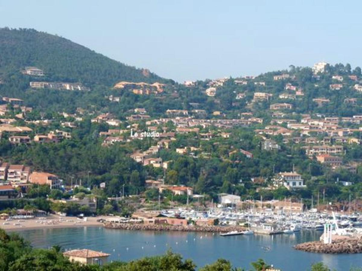 Studio A Theoule Sur Mer A 400 M De La Plage Avec Vue Sur La Mer Terrasse Amenagee Et Wifi Apartment Exterior photo